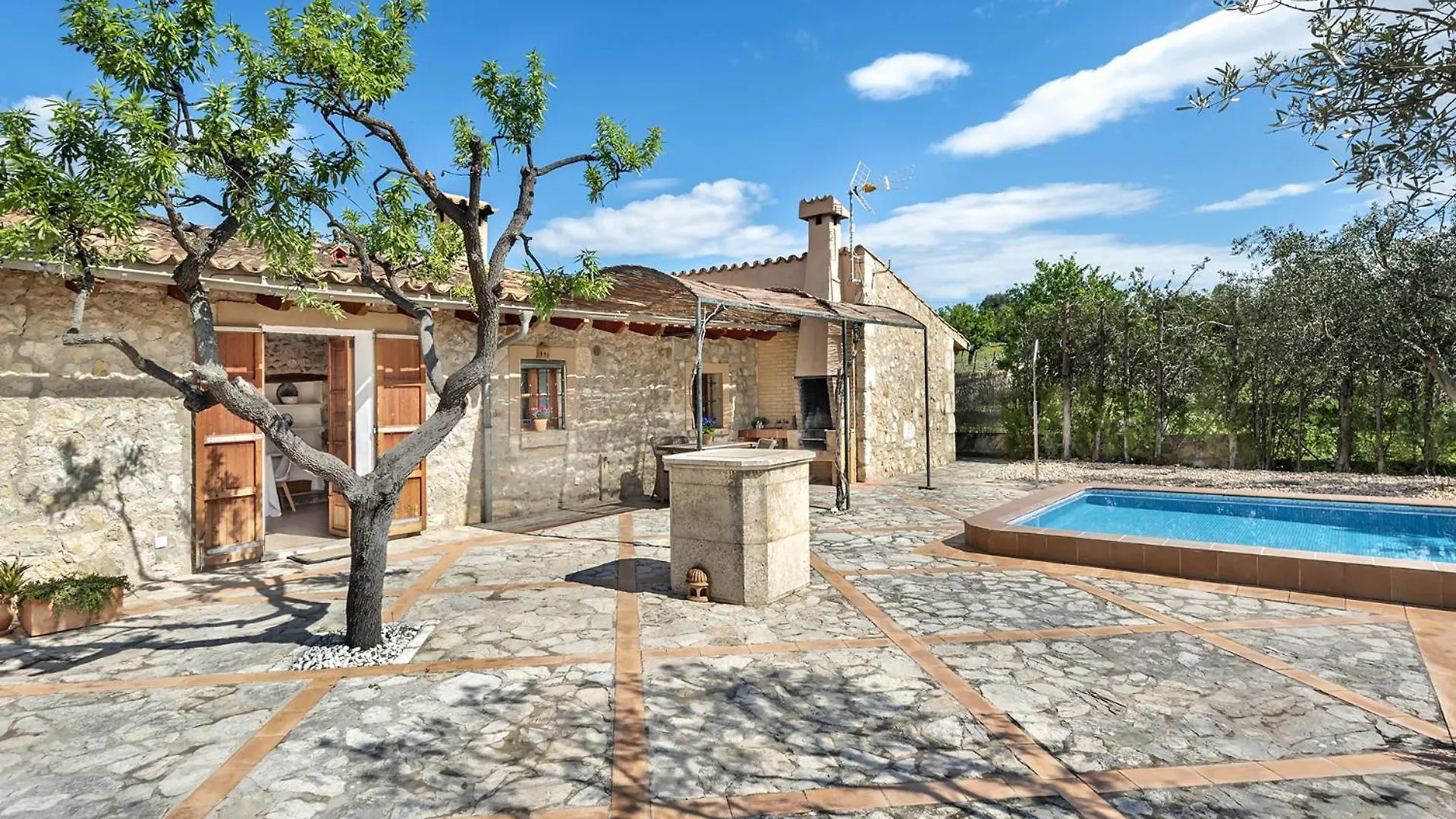 Villa Auxella Petit Moscari 0*,  España